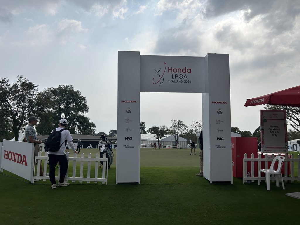 Honda LPGA Thailand 2026の大会会場に設置されたゲートとSiam Country Club Old Course